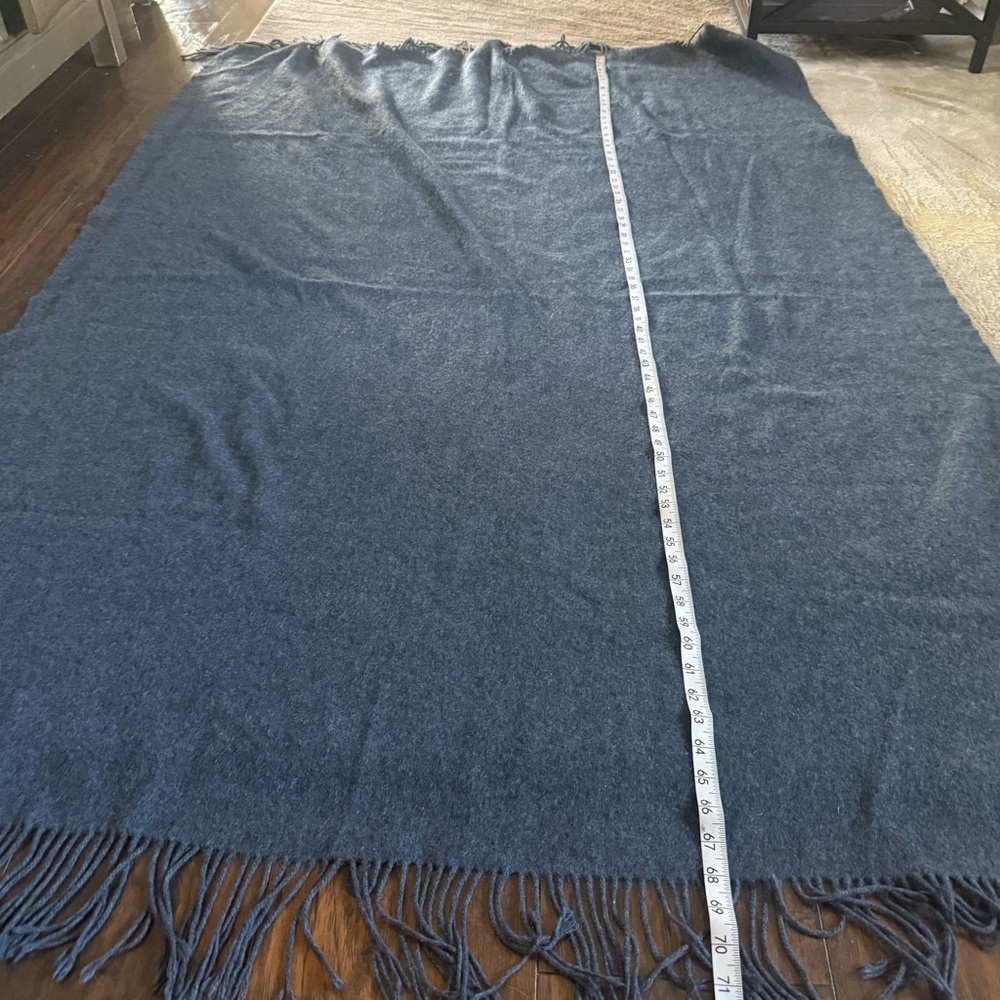 Restoration Hardware 100% CASHMERE Throw Blue fringe - Picture 7 of 9